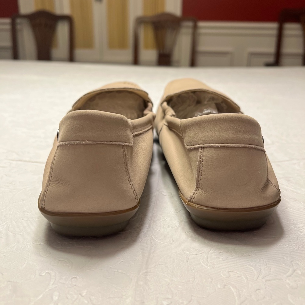 Hush Puppies Tan Women's Flats - Picture 5 of 9